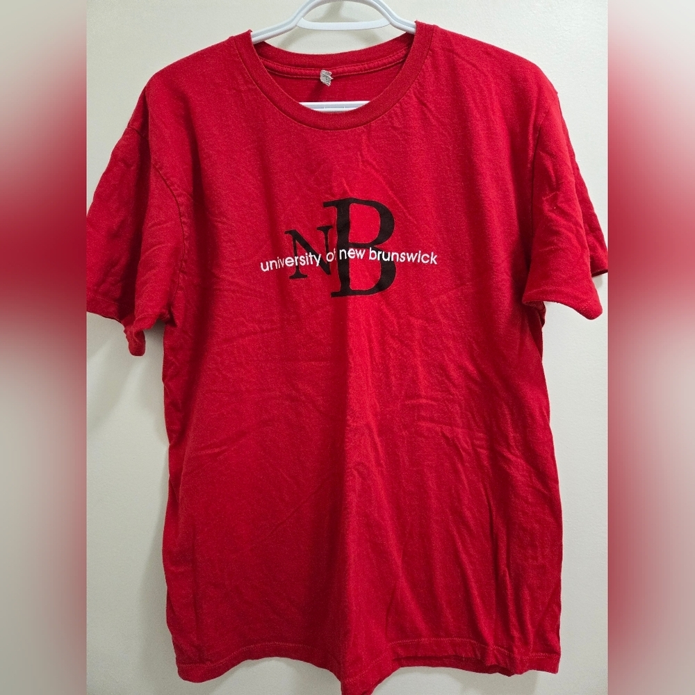 Mens UNIVERSITY OF NEW BRUNSWICK  TShirt